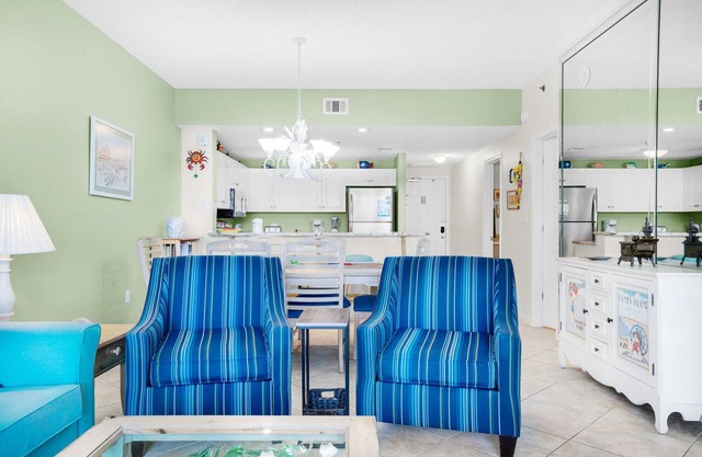🌴FREE Beach Service~Fantastic View~Walk2Beach~2 Pools~2BR Leeward Key 204🌴