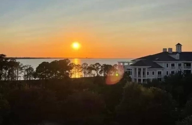 Grand Sandestin 6th floor Studio with amazing bay view