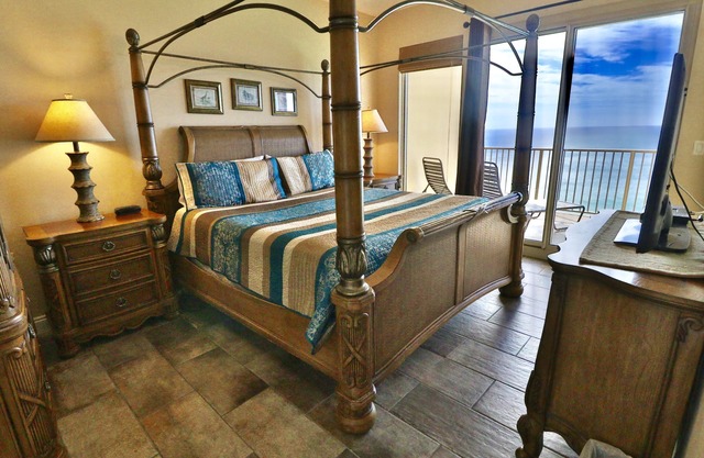 Gulf Crest-2 BR on the 22nd floor*Includes Beach Chairs*