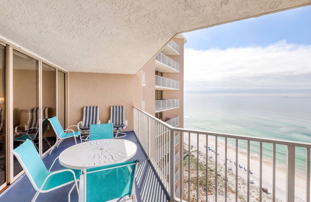 Gulf-front condo w/view, 3 resort pools, tennis & 1,500 ft of resort beachfront
