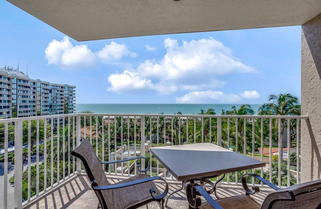 Gulf-front condo with pool, hot tub, & central AC - snowbird-friendly