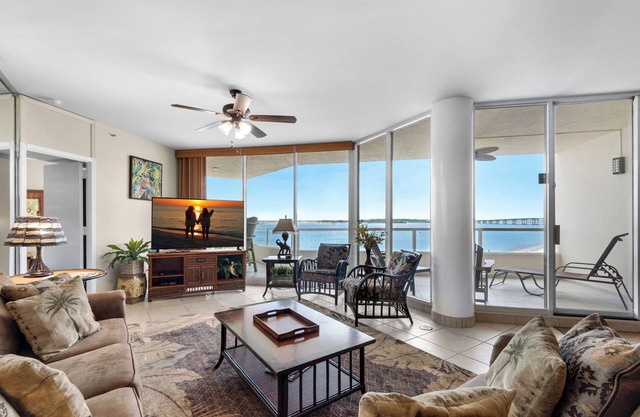 ✨Gulf & Harbor Views~Beachfront Pool~Wlk2Beach~Fitness Center~3BR East Pass 308