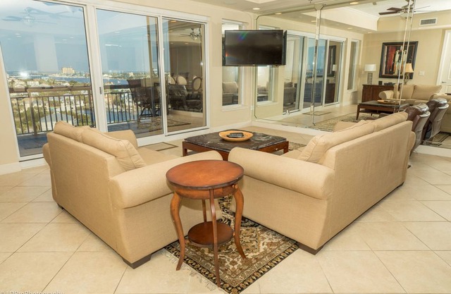 Harbor Landing 902B