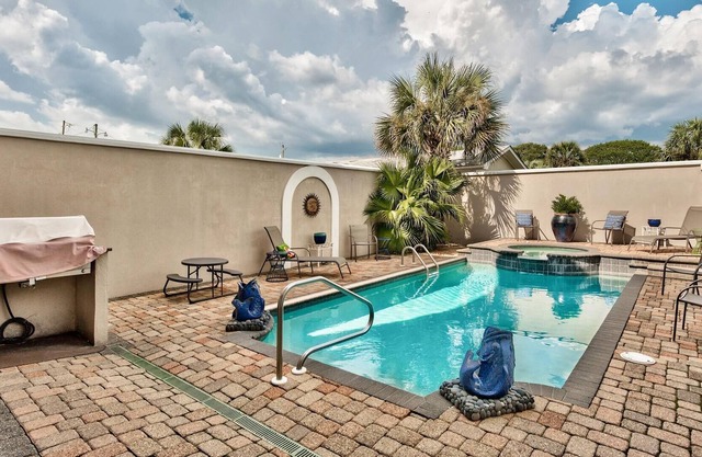 High Dune - 5 Bedroom Home - Private Pool & Hot Tub! West End - Elevator!!!