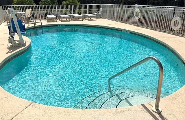 Holiday Inn Express Defuniak Springs, an IHG Hotel