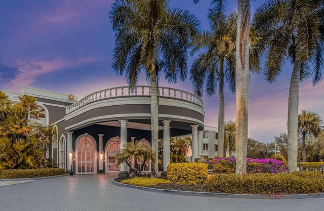 La Quinta Inn & Suites Naples Downtown