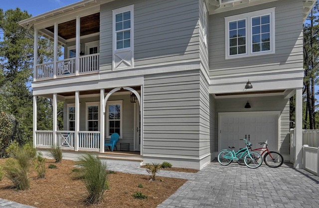 Large, Modern Santa Rosa Home - Walk to Beach!