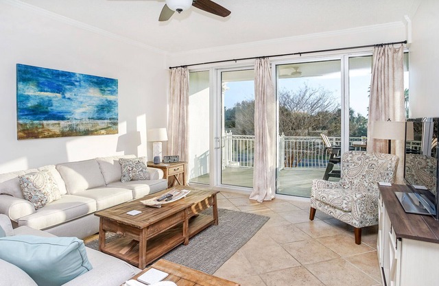 Large Newly Furnished 3 bedroom! Sleeps up To 8!