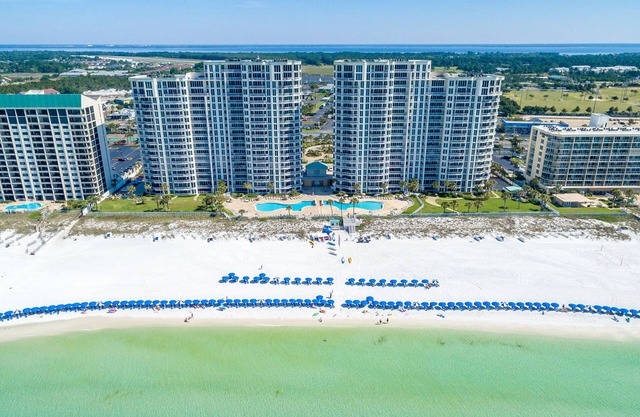 Lavish 2-story beachfront penthouse w/media room & balcony!