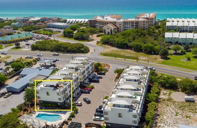 Luxury Townhome on Scenic Hwy 30A w/ rooftop terrace & 2 blocks to the beach!