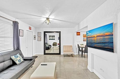 Modern & Comfy 2 BR Mins to Beach & Casino #191