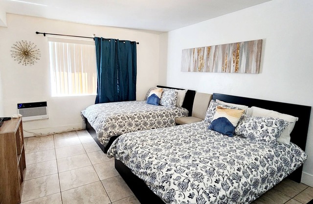 Oasis at Hollywood - Sleeps 5 - Unit 1