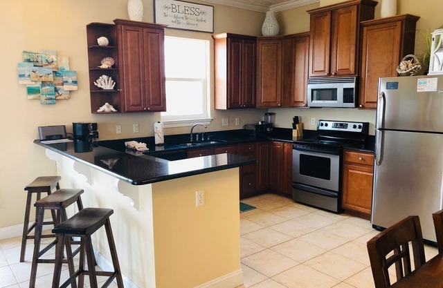 ON FRONT BEACH ROAD!! OPEN 2/22-29! SLEEPS UP TO 10!!