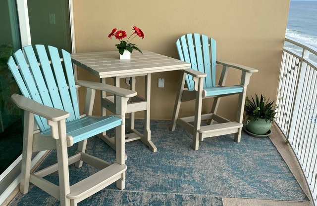 OPEN FALL DATES! 2BR/2BA w/Bunks, Beach Chair Svc Incl. Beautiful balcony views!