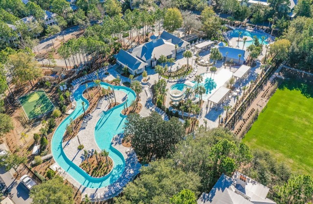 Park District! 2-5 Blocks from the Beach! Outdoor Grill! Sonos Sound System!