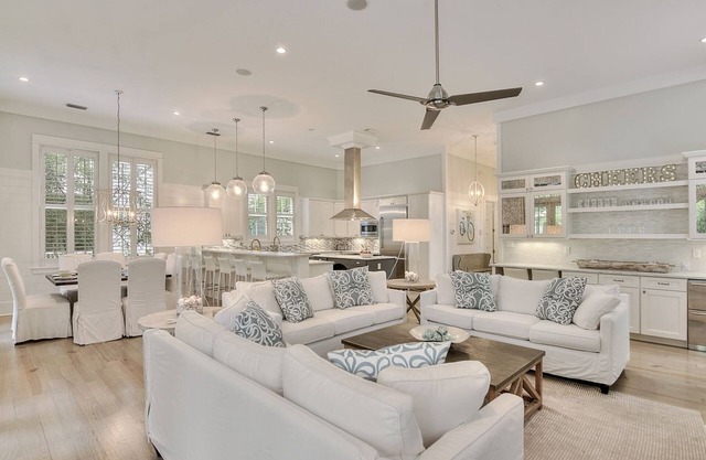 Park District Paradise: Bikes, Golf Cart, WaterColor Beach Club Access, and Luxury Living.