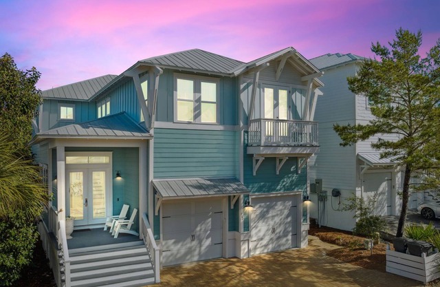 Pet Friendly 30A Rental w/ Large Fenced In Yard & Screened in Porch + Huge Pool!