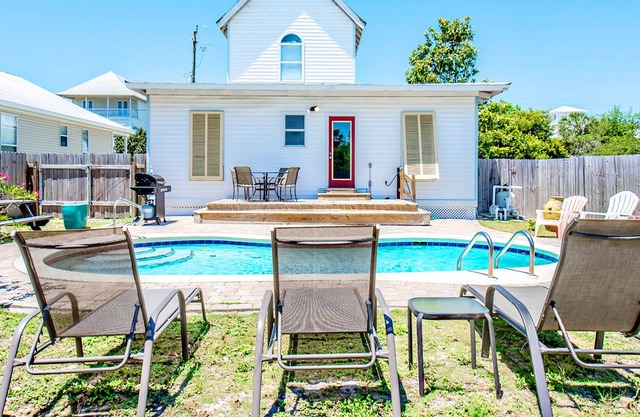 Private Pool~Wraparound Porch~Balcony~Walk 2 Beach~3BR Crystal Cottage