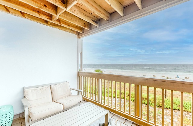 Ramsgate getaway w/panoramic view, beach access & shared pool
