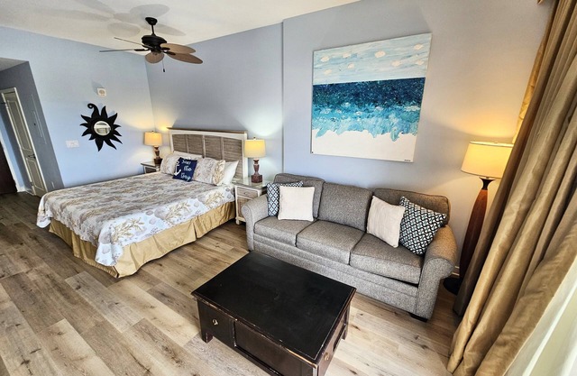 Remodeled. Luau 6705 in Sandestin.Tram, wifi, larger Studio with balcony