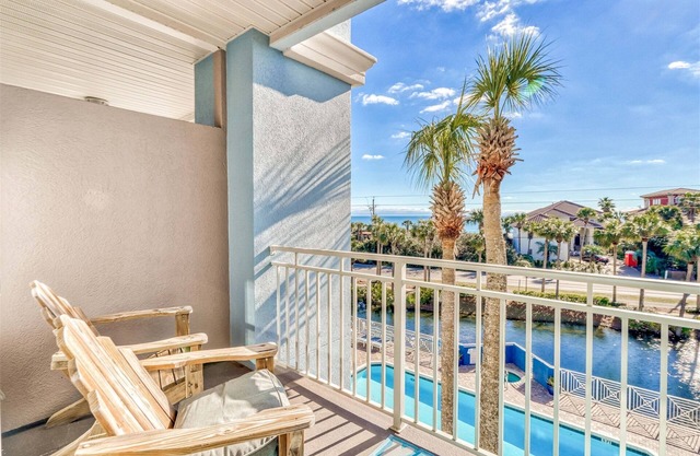 Renovated Kitchen and bathroom - Steps to Pool/Beach