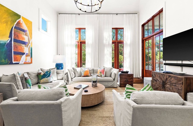Renovated Stunner 2 Minutes to Beach. Next to Heated Pool. Gulf Views and Bikes.