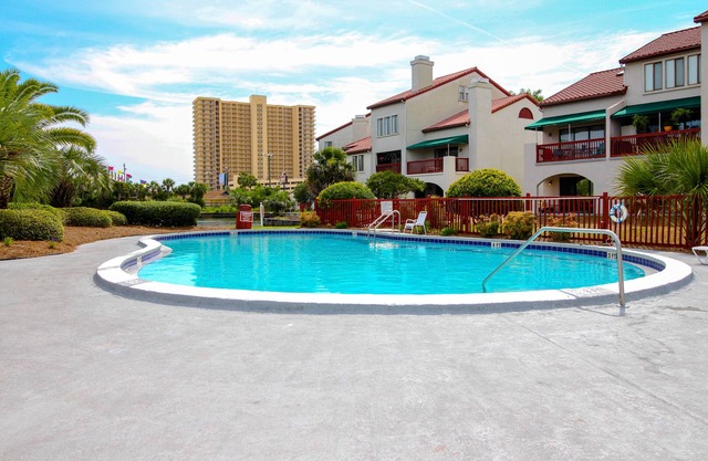 Resort condo near beach with private balcony, WiFi, pool, tennis & dock