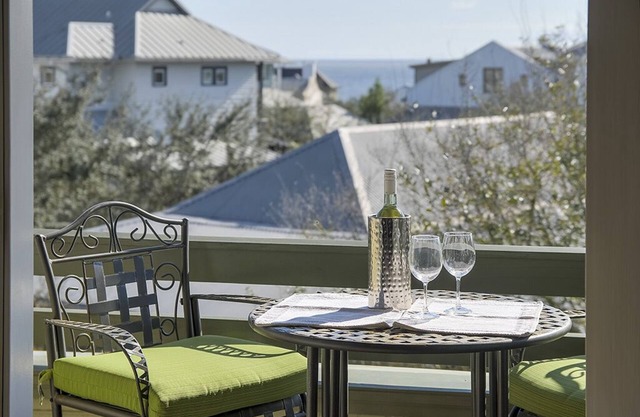 Sandy Souls Cottage & CH - NEWLY RENOVATED! GULF VIEWS! ACCESS TO FITNESS/TENNIS