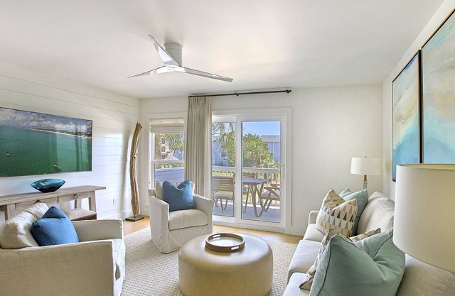 Sea Haunts 7A - Luxury 30A Townhome, Gulf View, Shared Pool & Hot Tub, Wifi!