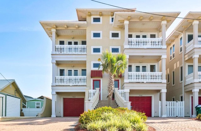 Sea's The Day - 5 Bedroom Home - Private Pool & Hot Tub! West End - Elevator!!!