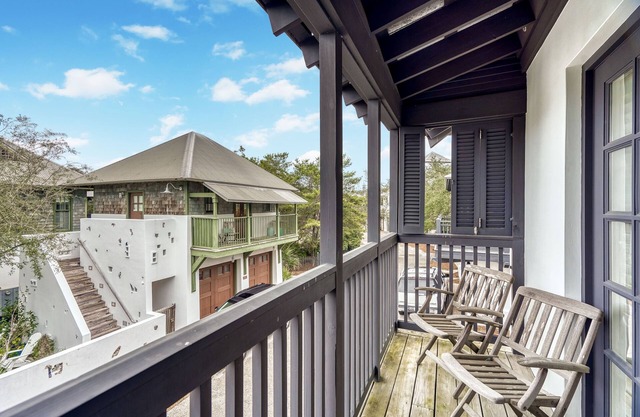Sea View Carriage House - Close to Beach/Coquina Pool/Main Street! Free Bikes, Fitness & Tennis!