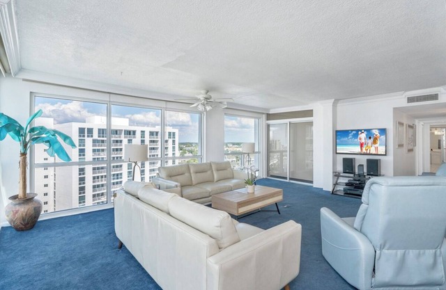 Shoreline Towers 1116 - Spacious Three Bedroom Unit with great views!