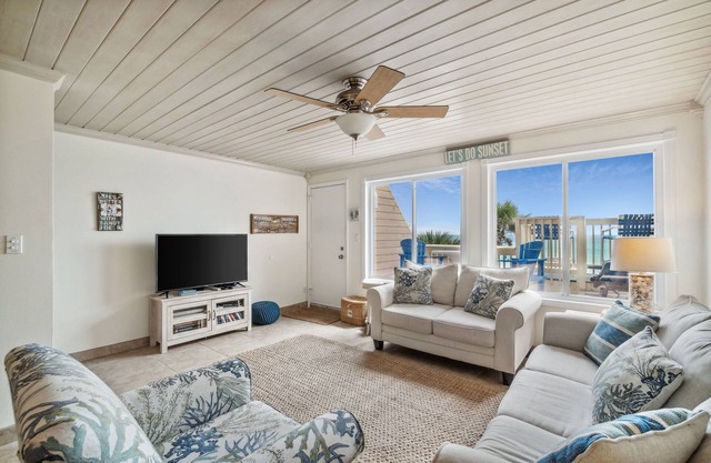 SHORES 111 GULF & BEACH VIEWS! FAMILY FRIENDLY! UPGRADED LIVING SPACE!