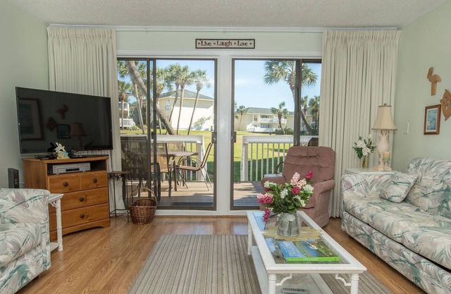 SPC 1064 - 1 BR on the golf course - sleeps 4 by RedAwning