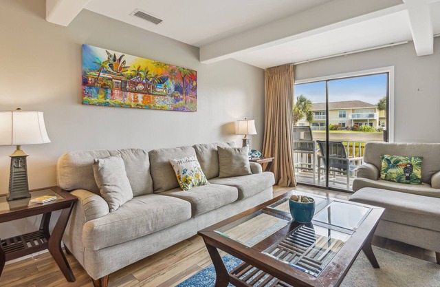 SPC 3104 - Pet Friendly 2 BR - sleeps 4 by RedAwning