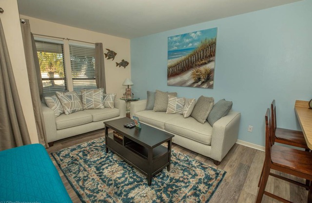 SPC8209 - Upstairs Studio with Murphy Bed - Sleeps 4