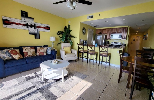 Splash! Gorgeous Beachfront WaterPark Lazy River, Netflix,Beach Service included