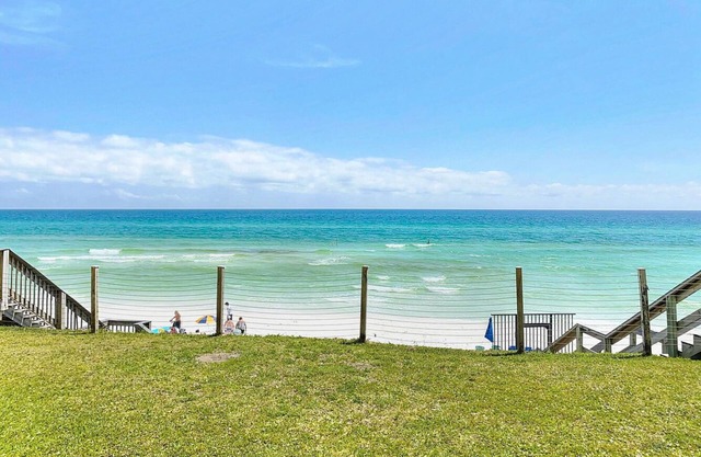 Stunning Gulf Views, steps to the beach, ground floor beach front condo~Blue Mountain Beach ~ Sunseekers 2!