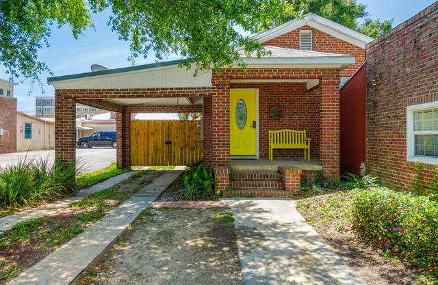Sun Swept - Cute Cottage in the Heart of Downtown Pensacola!