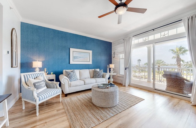 Third Floor Condo with Shared Pool & Hot Tub, Bay View, and High-Speed WiFi