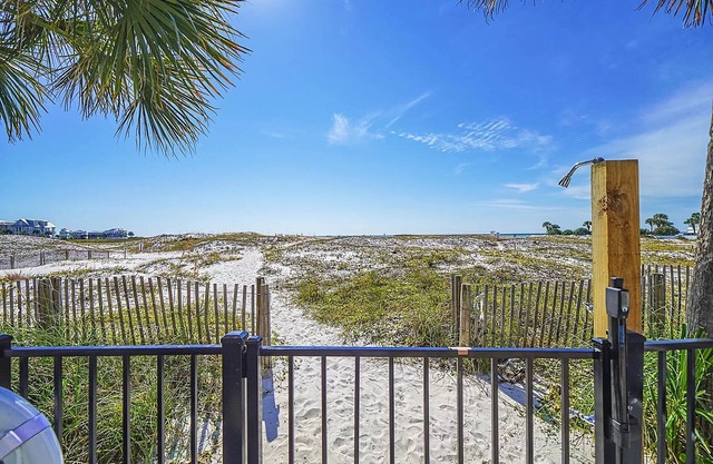 ✨Updated Furnishings~Walk to Beach~Pool~Holiday Isle~2BR Poolside Villas #104