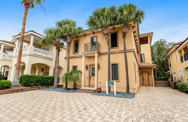 West End home with private hot tub, shared pool, gulf view, fast WiFi & AC