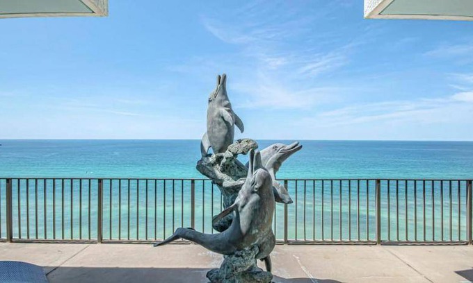 Biltmore Beach House | 1000 m² House ∙ 5 bedrooms ∙ 11 guests