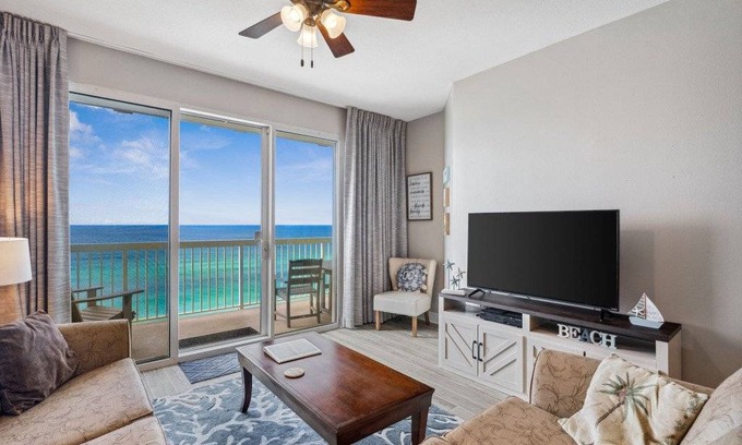 Miramar Beach Condo | 107 m² Condo ∙ 3 bedrooms ∙ 8 guests