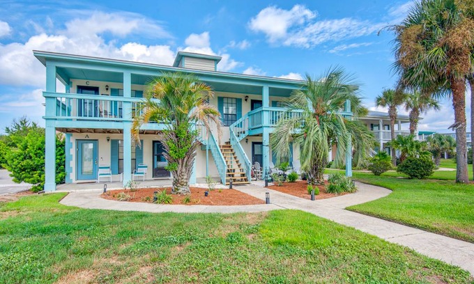 Sunnyside Condo | 107 m² Condo ∙ 2 bedrooms ∙ 6 guests