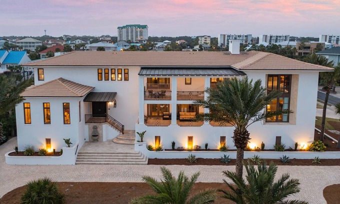 Holiday Isle House | 1133 m² House ∙ 11 bedrooms ∙ 40 guests