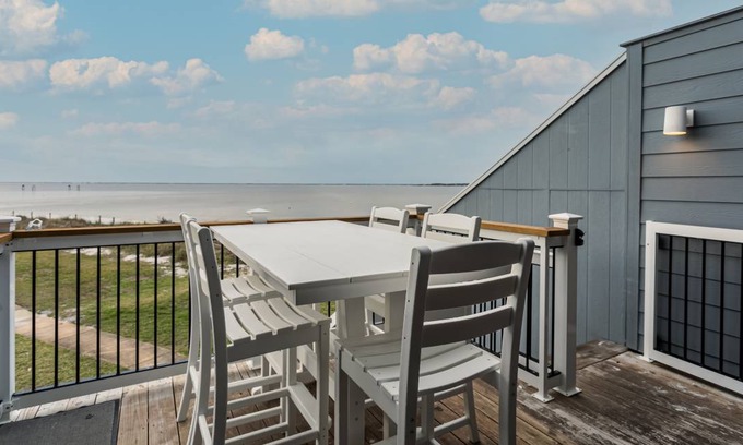 Pensacola Beach Condo | 116 m² Condo ∙ 3 bedrooms ∙ 10 guests