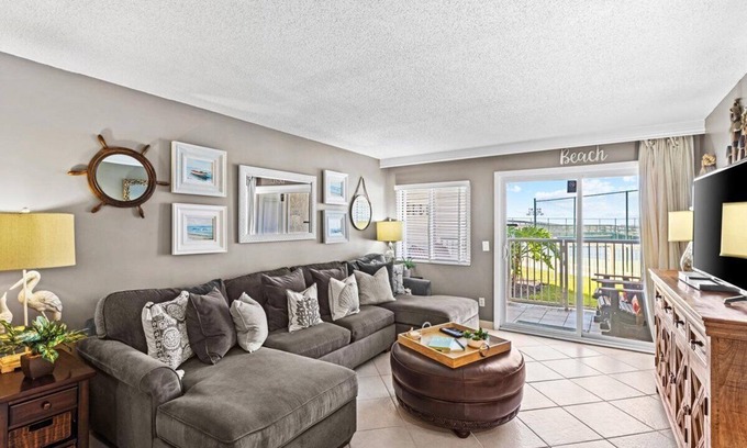 Holiday Isle Condo | (116)Your Perfect Beach DESTINation. Renovated Ground floor Beachfront Condo