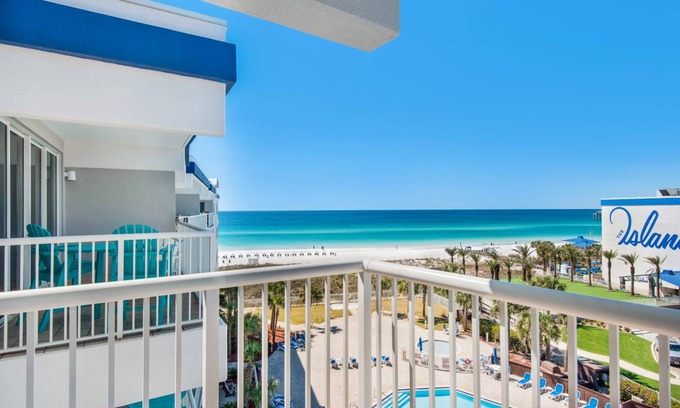 Fort Walton Beach Condo | 119 m² Condo ∙ 3 bedrooms ∙ 8 guests