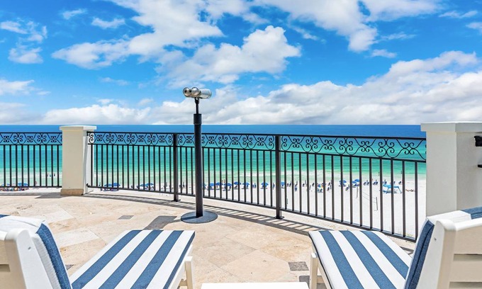 Crystal Beach House | 1236 m² House ∙ 12 bedrooms ∙ 25 guests